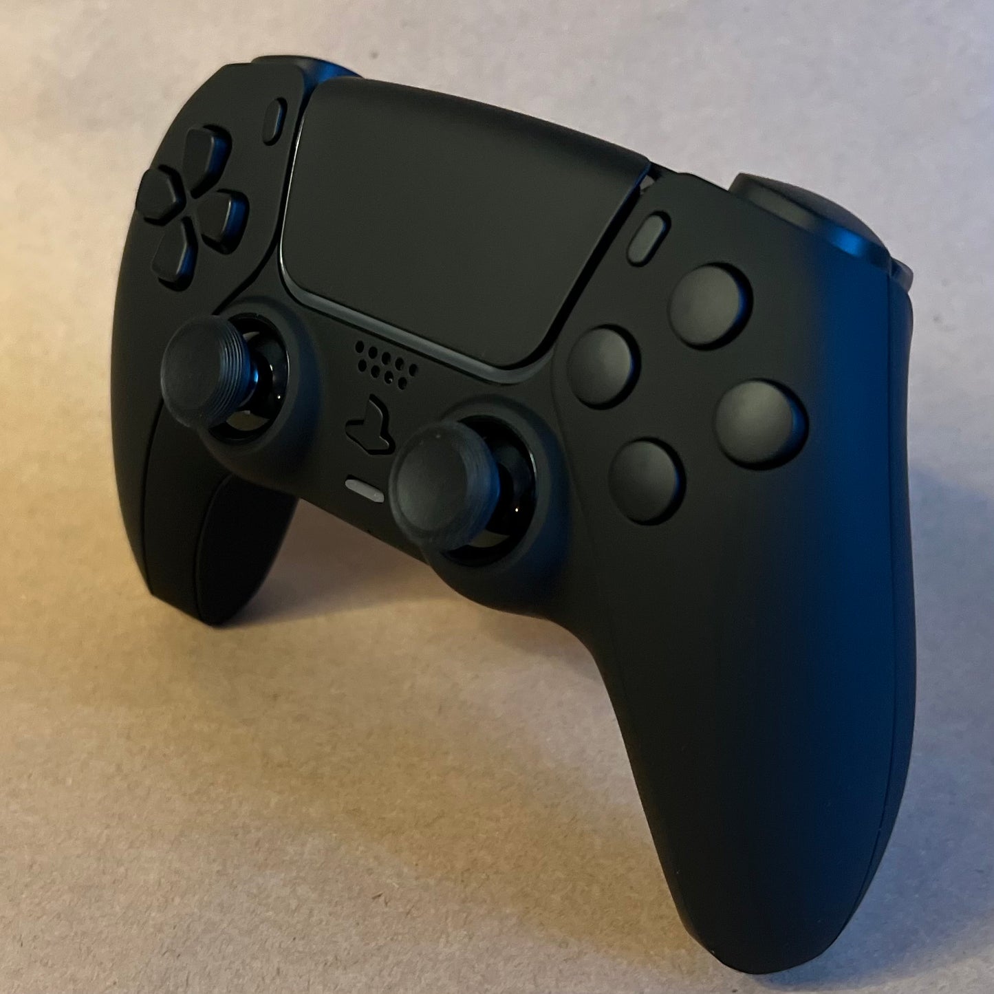 Custom PS5 Controller Stealth Black with Gulikit TMR joysticks - Stealth White